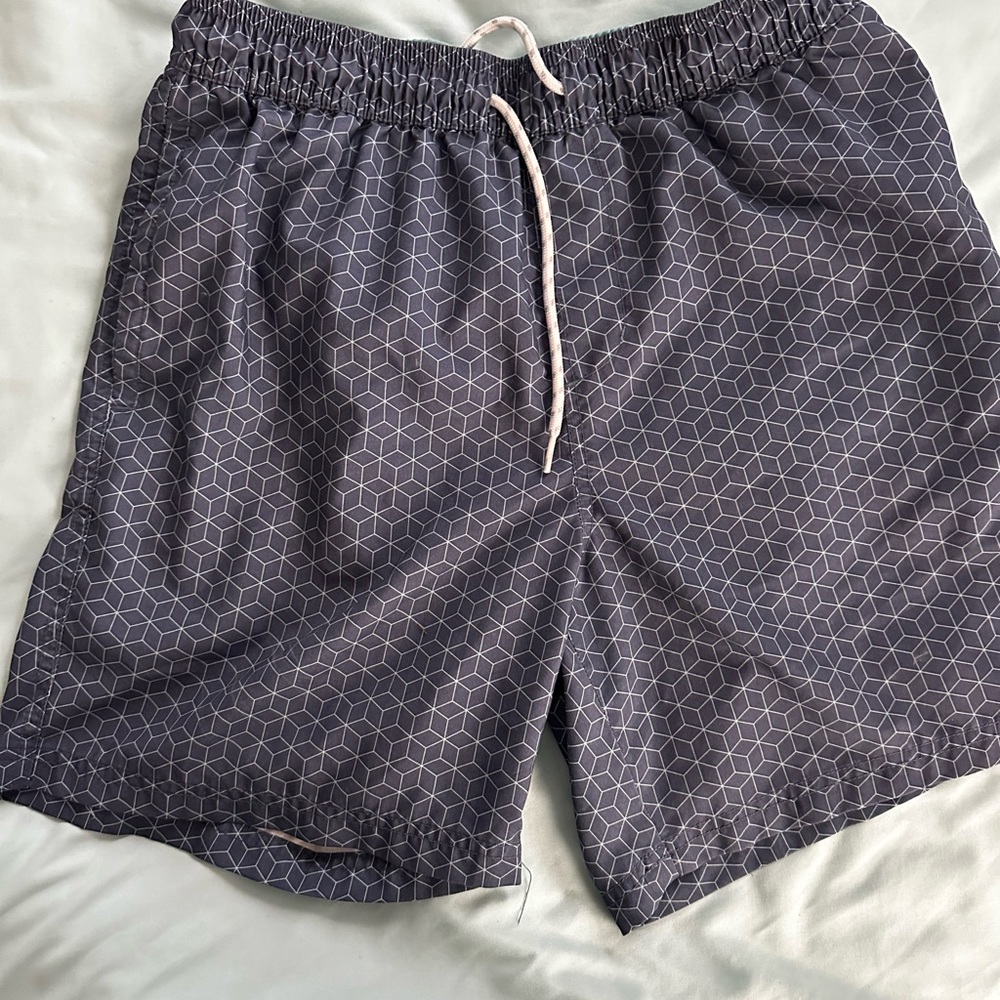 Good fellow men's size medium swim trunks. Blue with design.